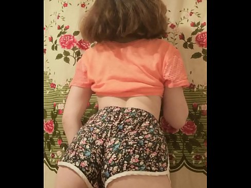 ❤️ מותק צעיר סקסי פושט את המכנסיים הקצרים במצלמה ❌ פורנו איכותי אצלנו ❌❤